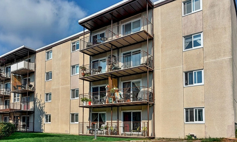 4 ½ - Charlesbourg -...