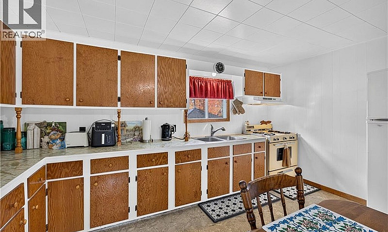 919 Northwest Road E...