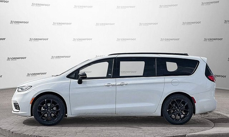 2025 Chrysler Pacifi...