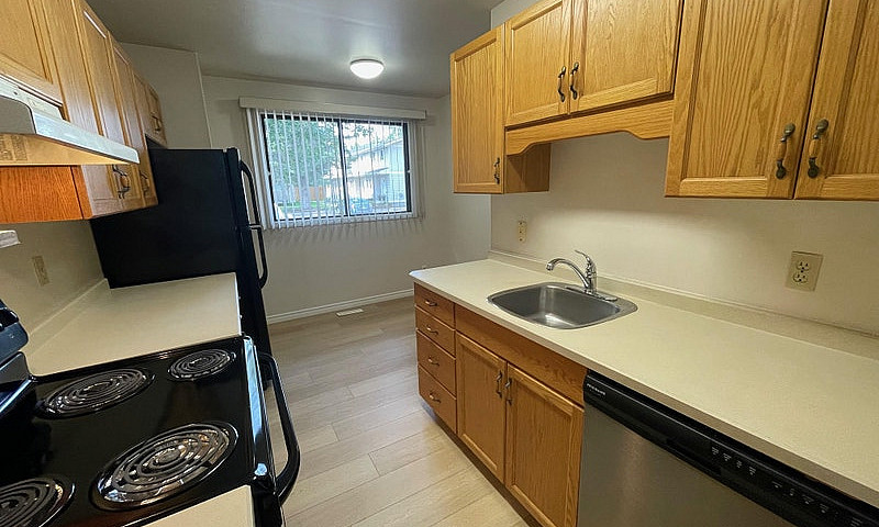 Newly Renovated 3 Be...