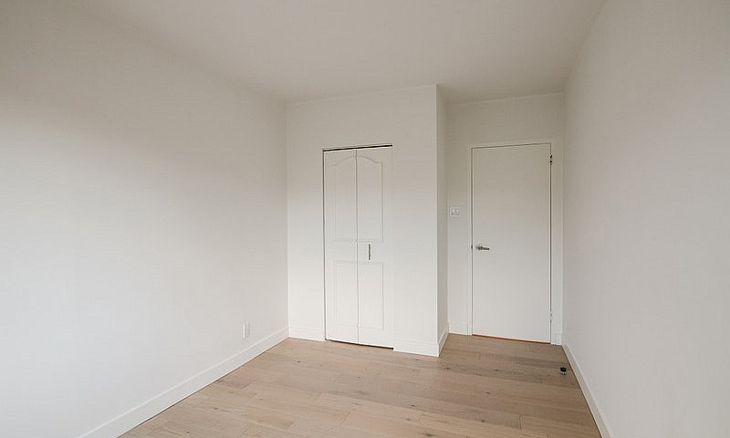 Fully Renovated 3-Be...