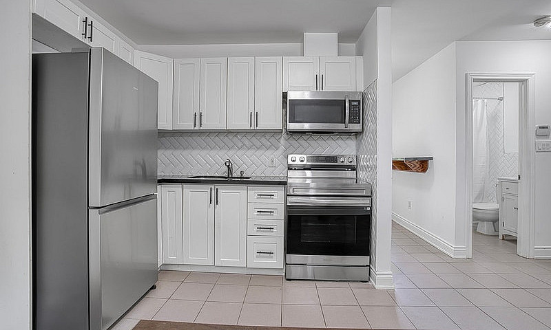 2-Bdrm Apt Near Egli...