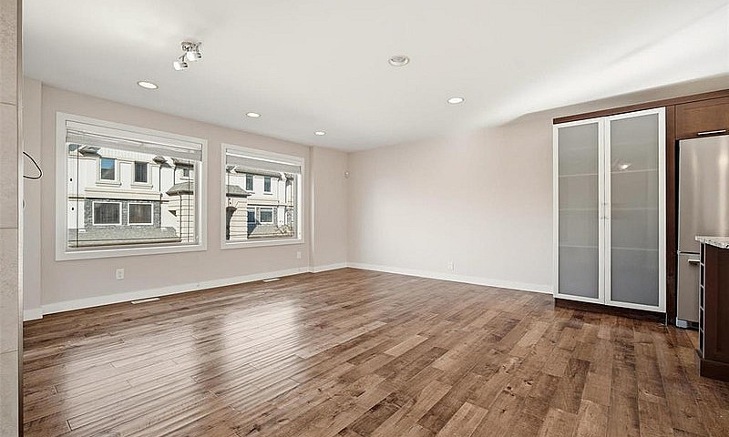 20 455 Shorehill Dri...