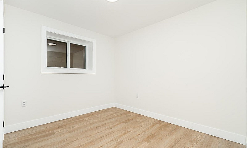 Basement-19Xx 168 St...
