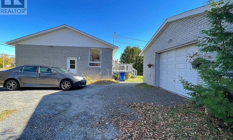 401 Lakeview Avenue ...