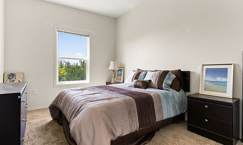 183 Chateau Cres - S...