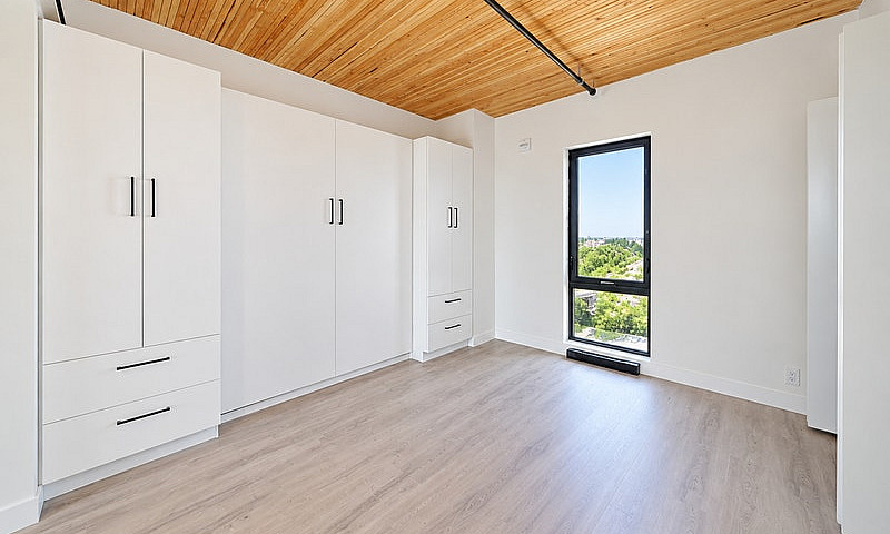 123 James Ave - 2Bed...