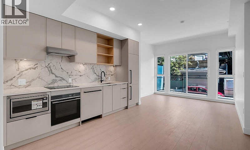 2Xx 422 E 3Rd Street...