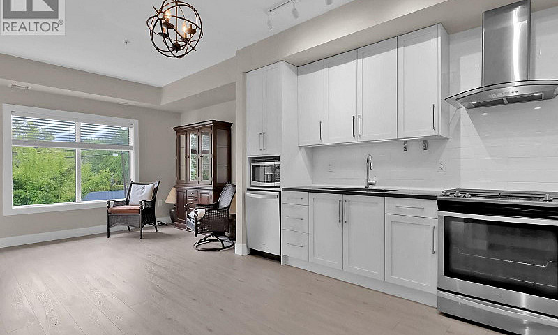 4380 Lakeshore Road ...
