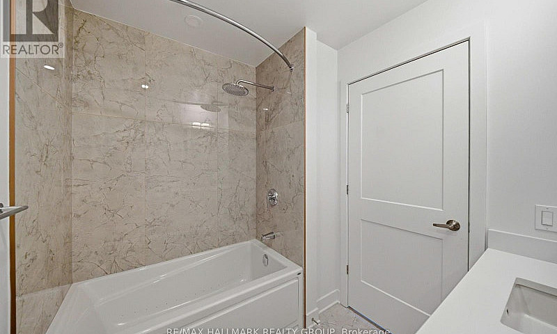 2605 - 180 George St...