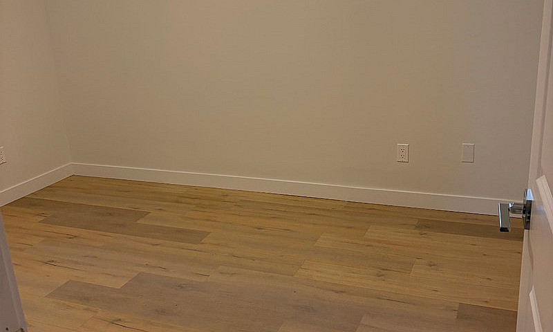 Beautiful 1Bed, + De...