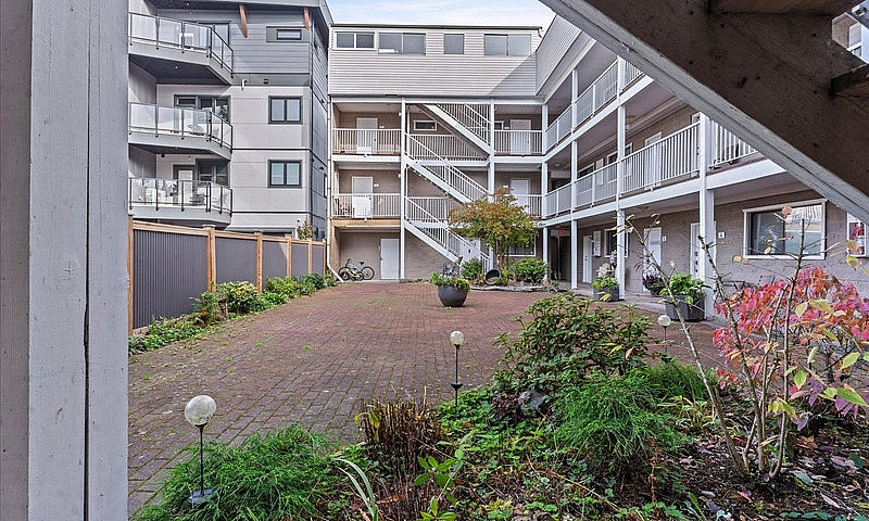 1 450 Esplanade Aven...