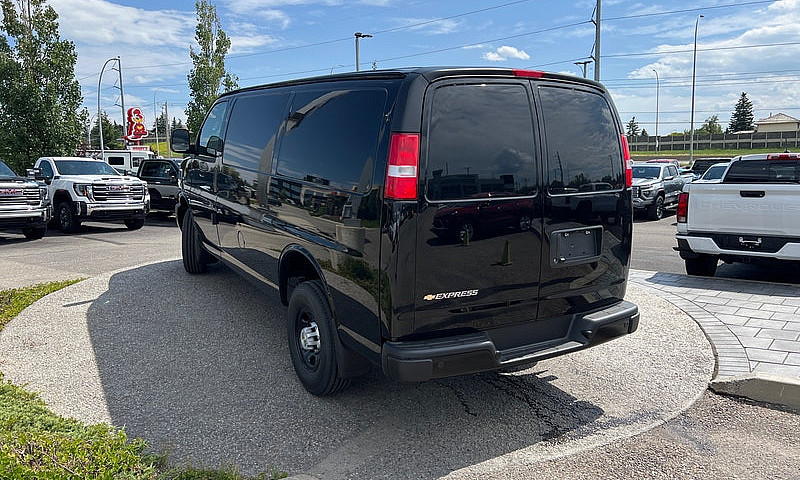 2025 Chevrolet Expre...