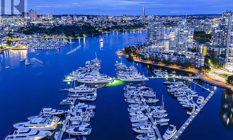 3207 1033 Marinaside...