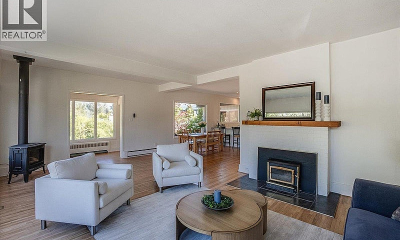 422 Maple Street Nel...