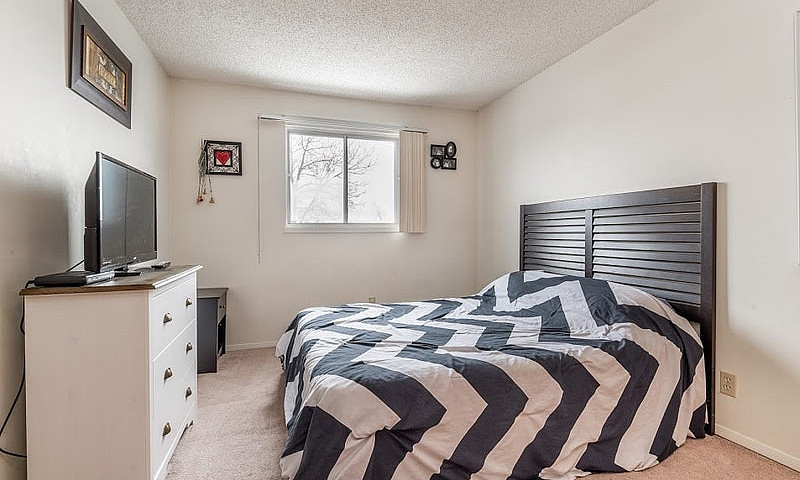 1047 Bairdmore Sq- 2...