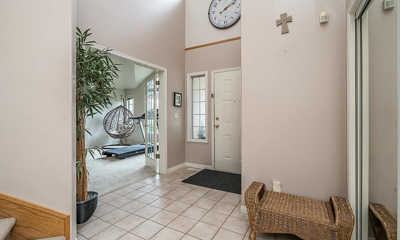 17163 102 Avenue Sur...