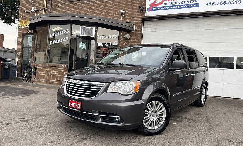 2015 Chrysler Town &...