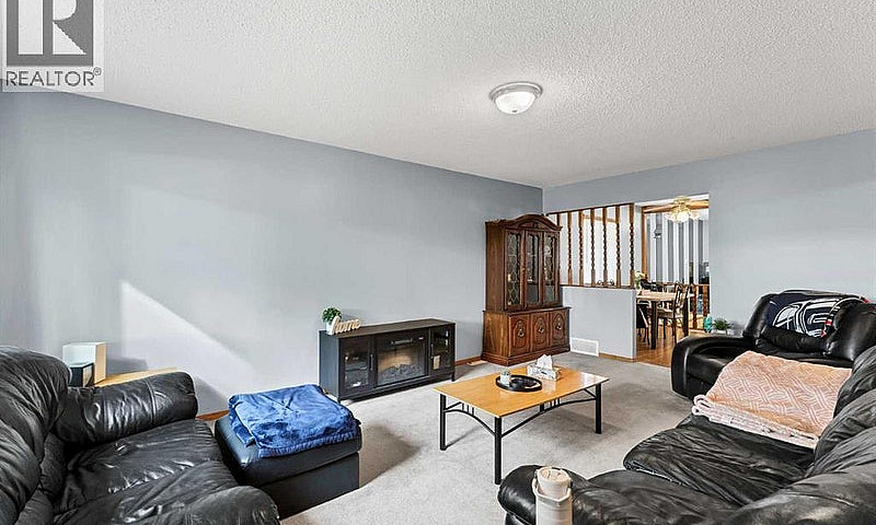 2685 15 Avenue Se Me...