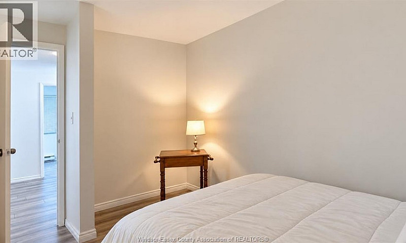 3096 Meadowbrook Lan...