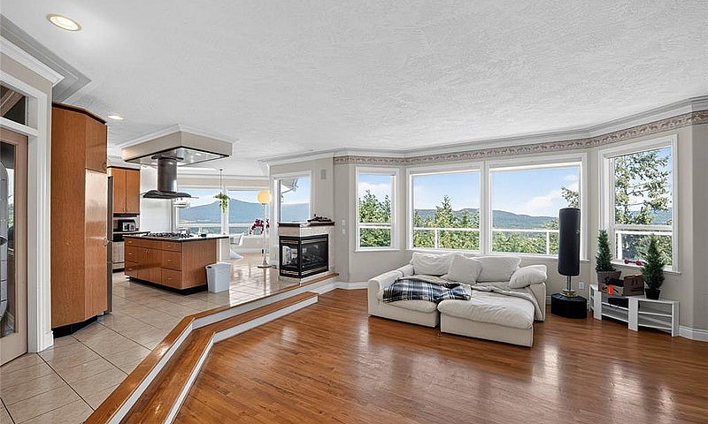Luxury Living With I...