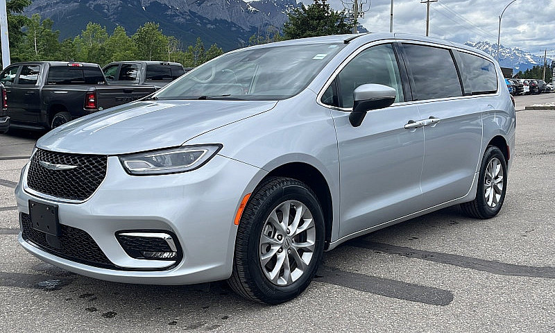 2023 Chrysler Pacifi...