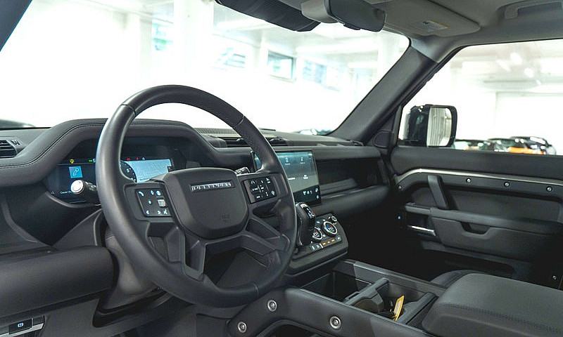 2025 Land Rover Defe...