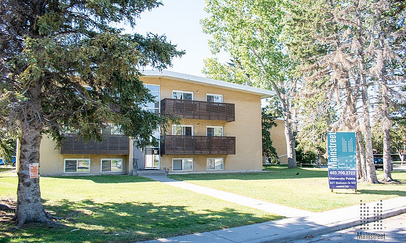 Brentwood Apartment ...