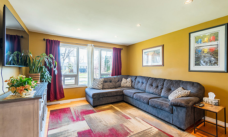 668 Dunrobin Avenue...