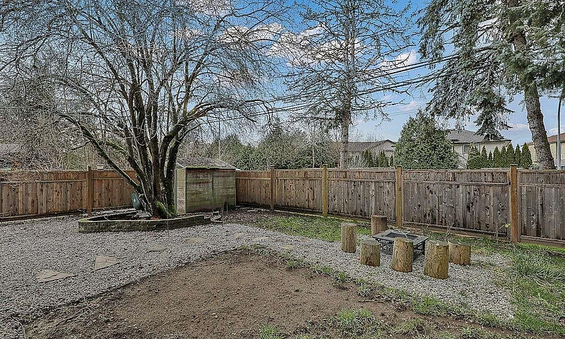 21635 50A Avenue Lan...