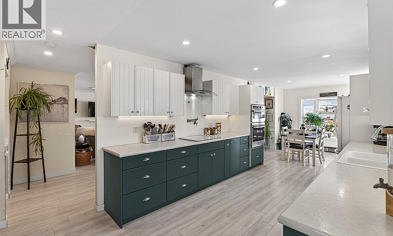 2952 Clapperton Aven...