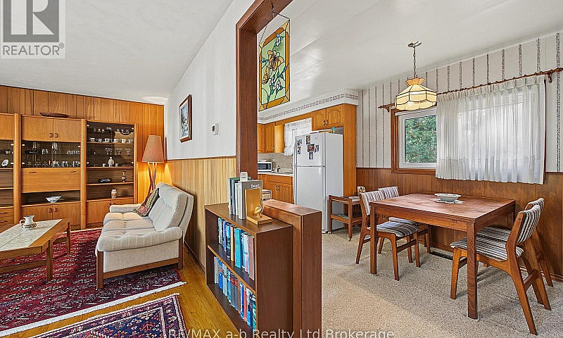 20 Pinecrest Avenue ...