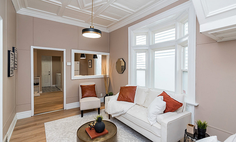 House For Sale 913 A...