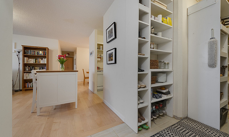 One Bedroom Condo Ne...
