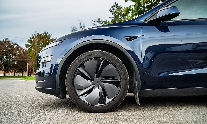 2026 Tesla Model Y L...
