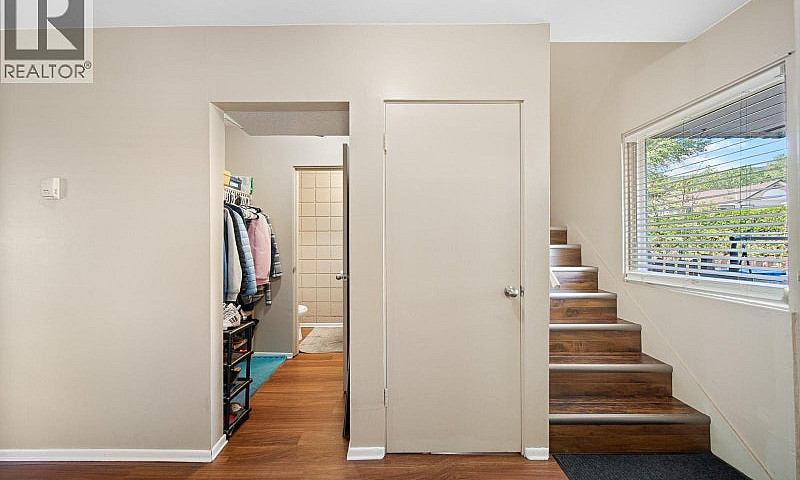2390 Seyom Crescent ...