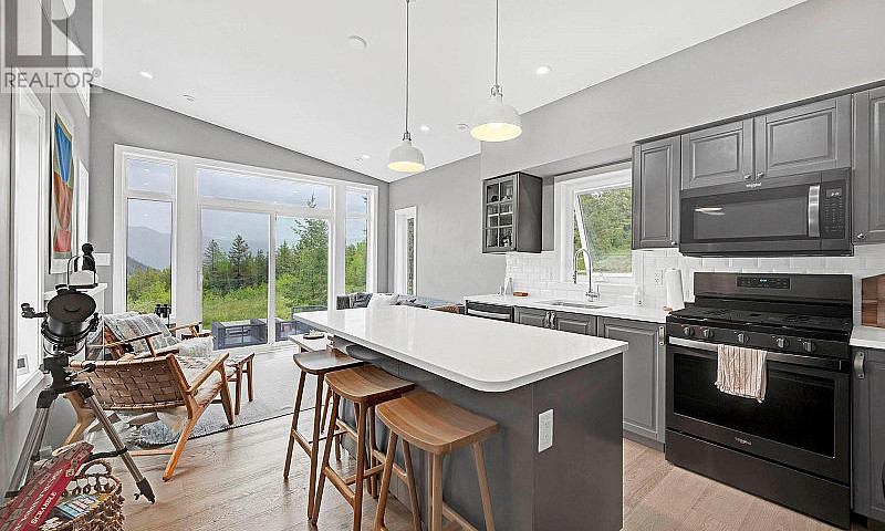894 Hepburn Road Cha...