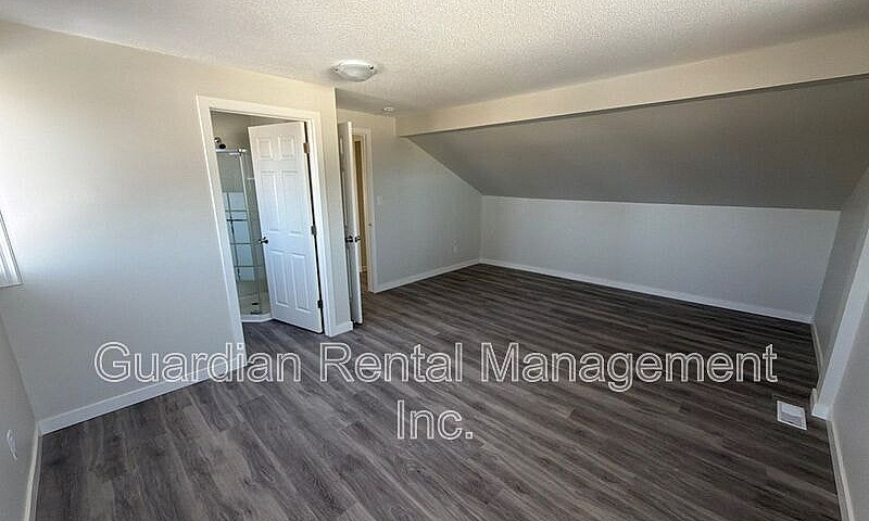 Upper-Level 1 Bed, 1...