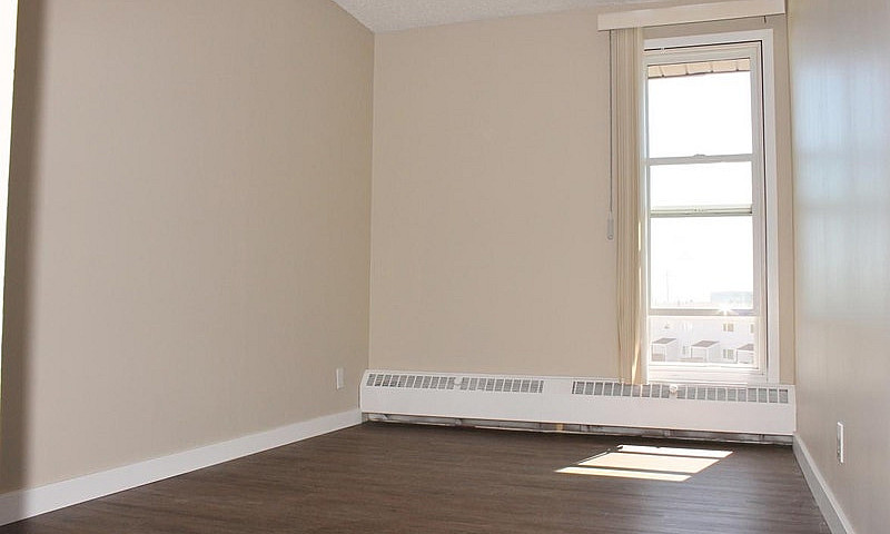 Lanky Court Apartmen...