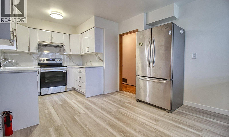 Top 904 E 52Nd Avenu...