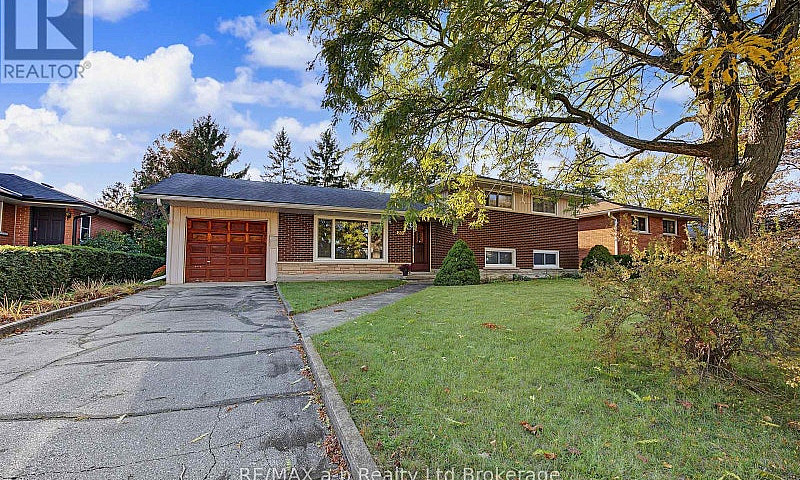 20 Pinecrest Avenue ...