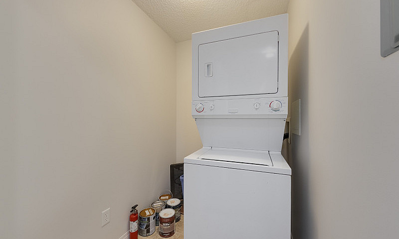 Top Floor Condo In E...