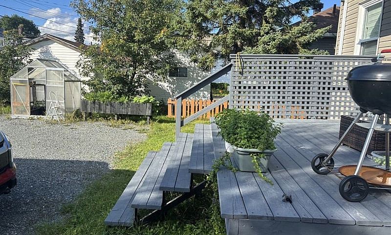 $368,000 - 1 1/2 Sto...