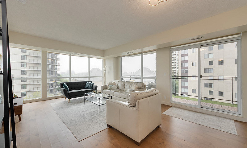 Stunning Corner Unit...