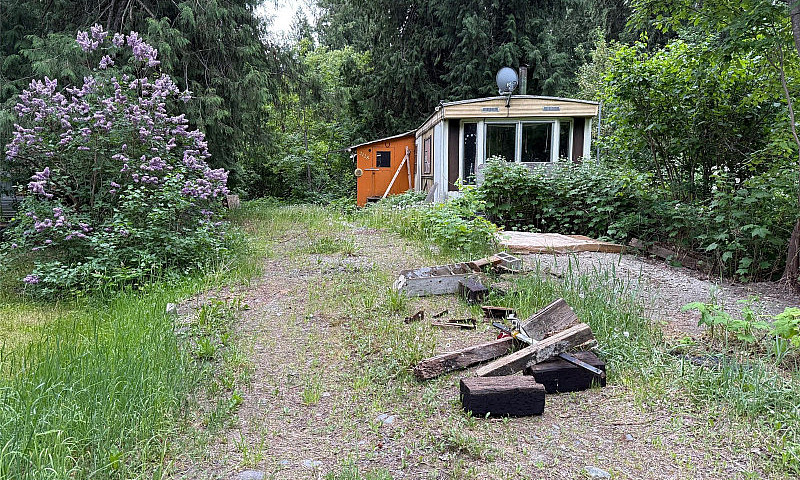 Mid Size Acreage Wit...