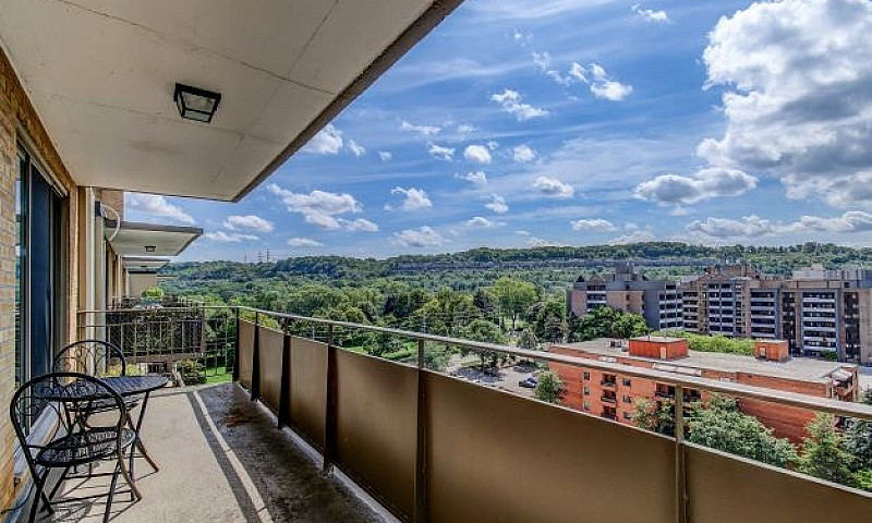 2 Bedroom - Fully Re...