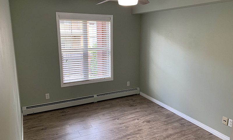 Corner Unit With Und...