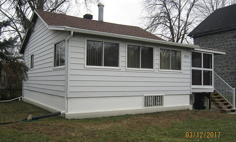Laval, Maisons A Lou...
