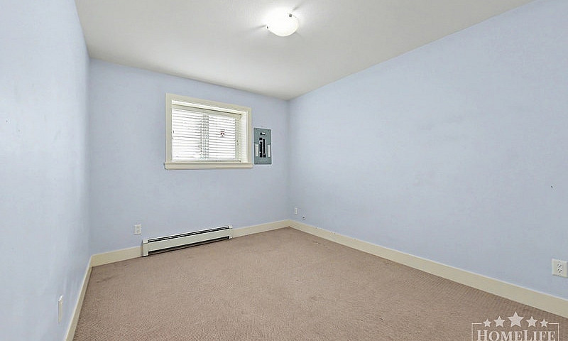 Bright 2-Bedroom Bas...