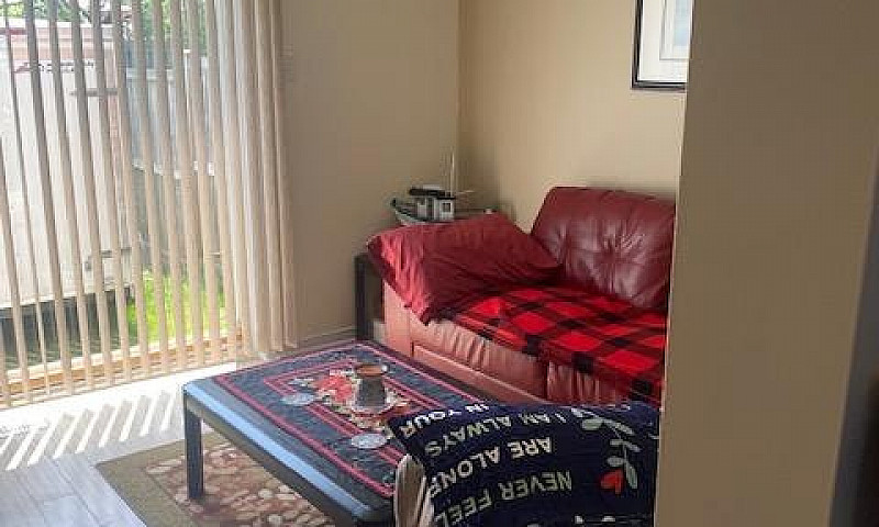 2 Bedroom T/H In Sw ...